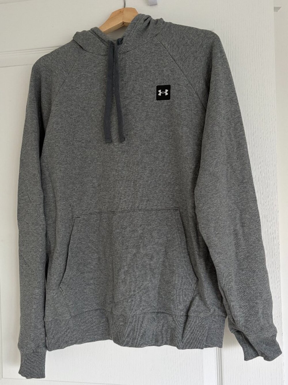 EUC Men's Under Armour Hoodie